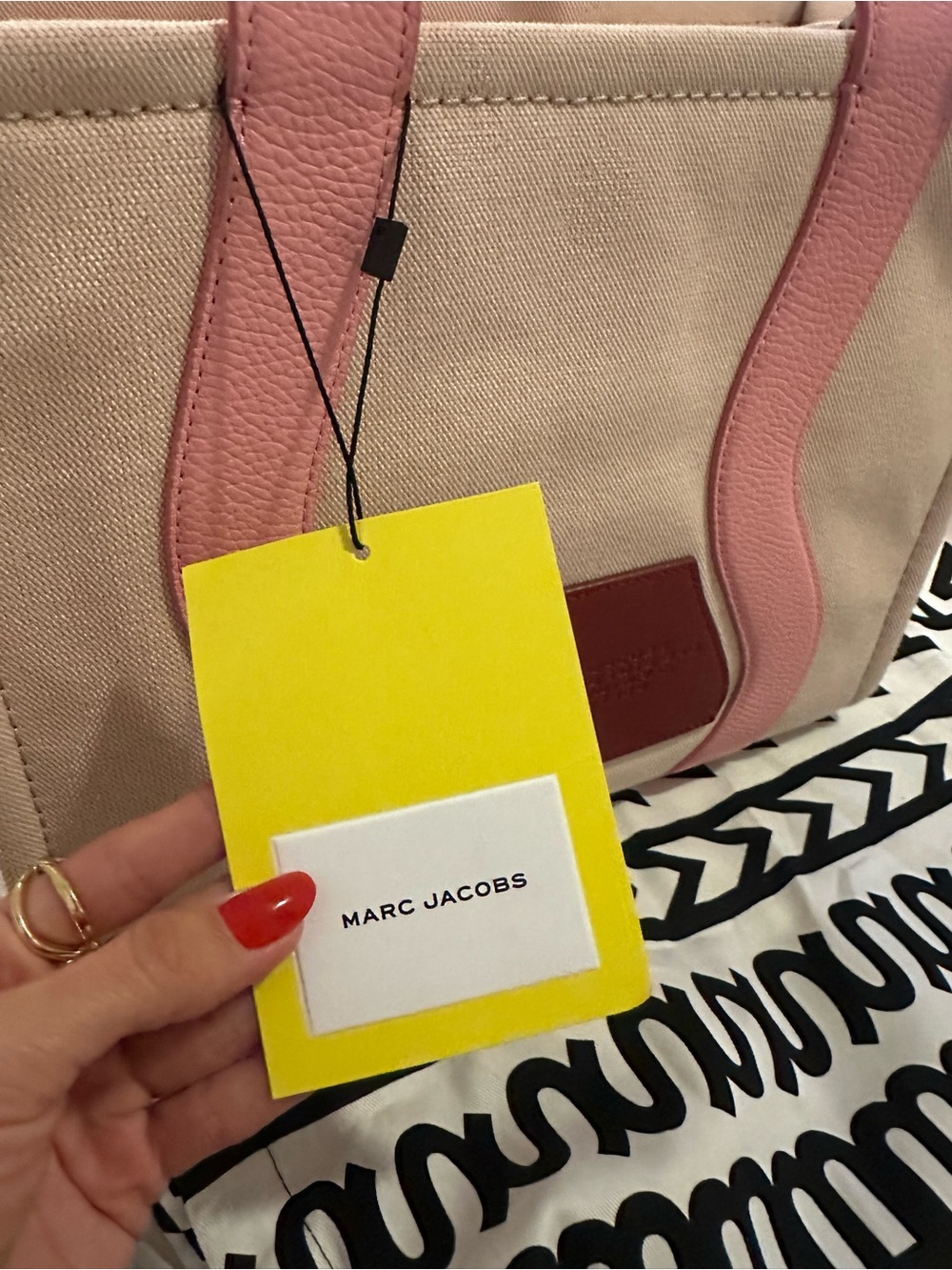 BRAND NEW Marc Jacobs The Wavy Medium Tote with Pink Leather Trim - Picture 8 of 15